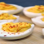 जब अंडे के टुकड़ों के साथ मिक्सचर