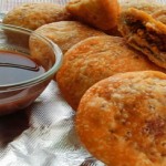 दोनों हथेलियों के बीच में दाल भरी