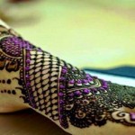 प्राकृतिक पत्तों से बनी मेहंदी का